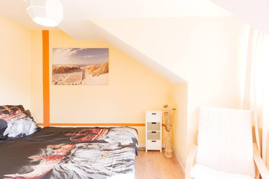 - 3-Bedroom Apartment Luxury: Central & Spacious In Duisburg & Big Tv And Kitchen - Exterior foto