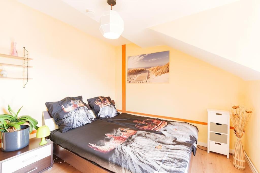 - 3-Bedroom Apartment Luxury: Central & Spacious In Duisburg & Big Tv And Kitchen - Exterior foto