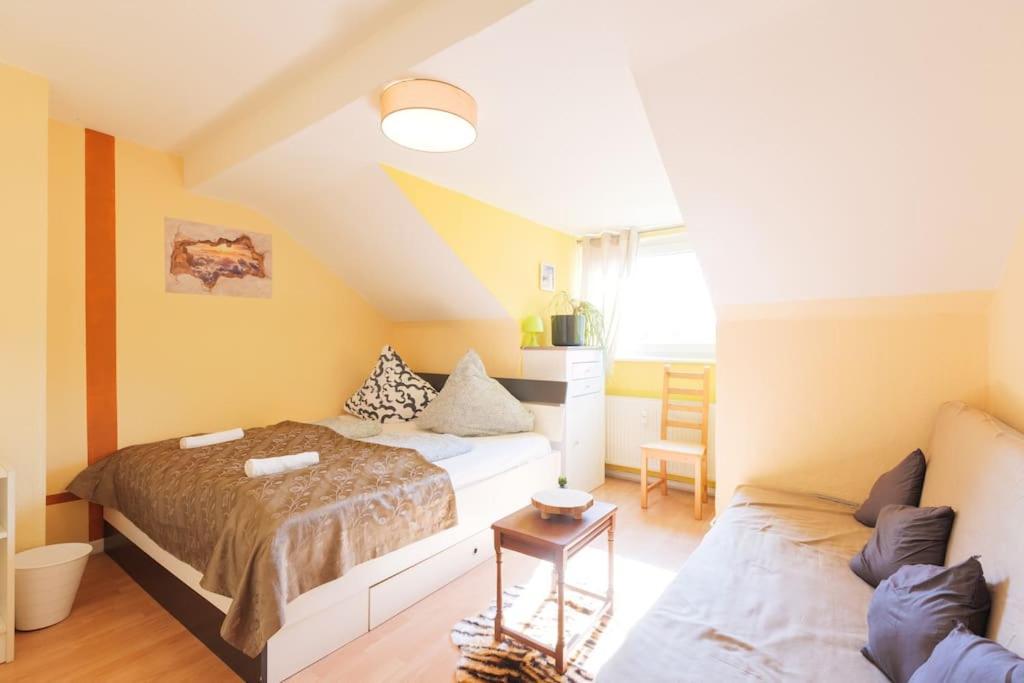 - 3-Bedroom Apartment Luxury: Central & Spacious In Duisburg & Big Tv And Kitchen - Exterior foto
